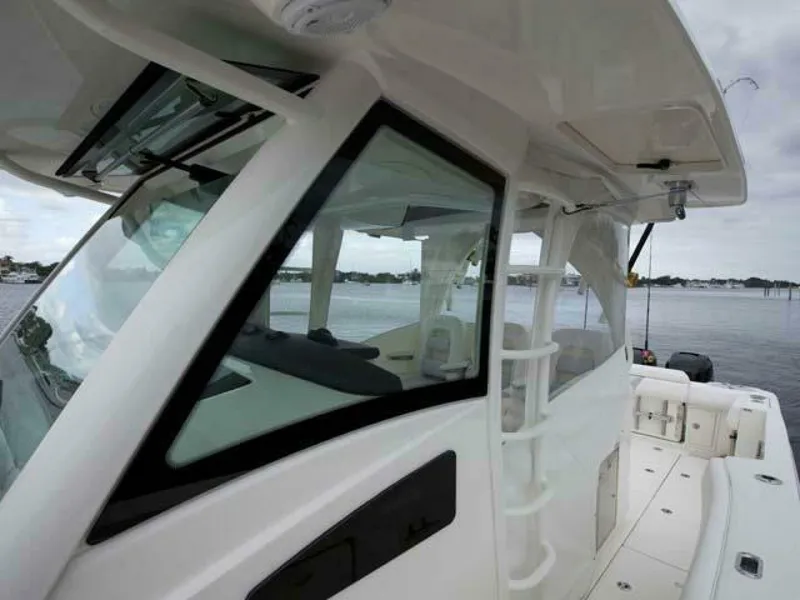 Slide: The Image of Boston Whaler 370 Outrage 2014 - 8