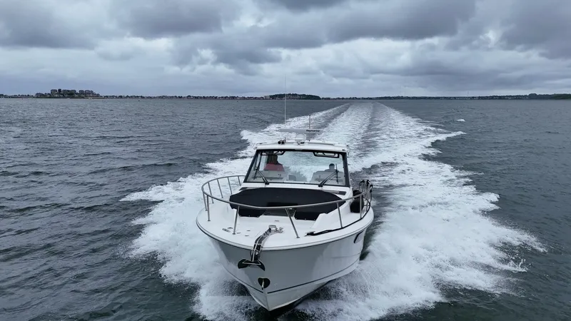 Slide: The Image of Boston Whaler 405 Conquest 2021 - 14