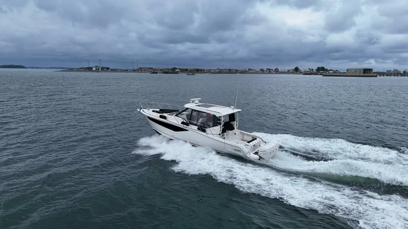 Slide: The Image of Boston Whaler 405 Conquest 2021 - 15