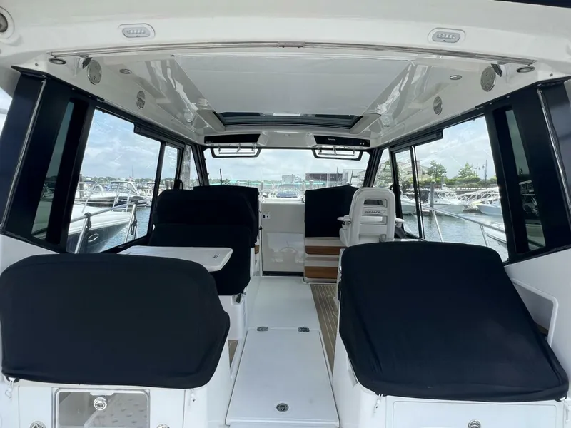 Slide: The Image of Boston Whaler 405 Conquest 2021 - 22
