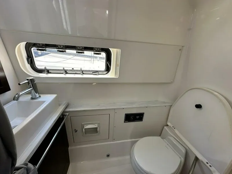 Slide: The Image of Pursuit 428 Sport 2021 - 37