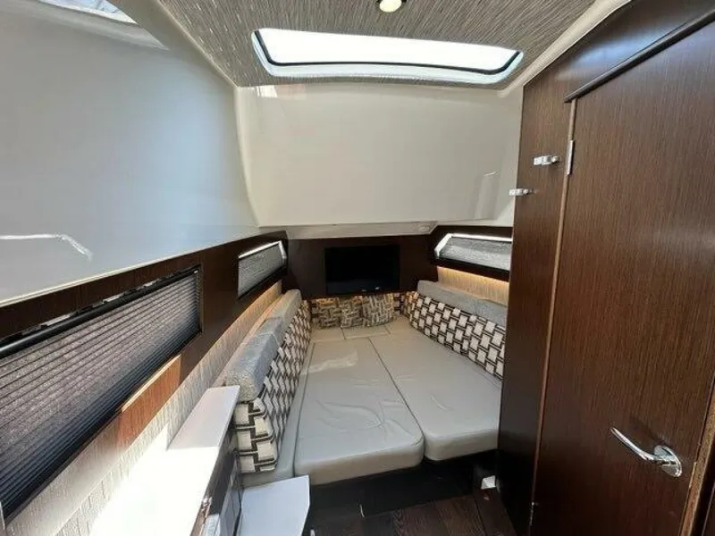 Slide: The Image of Pursuit 428 Sport 2021 - 39