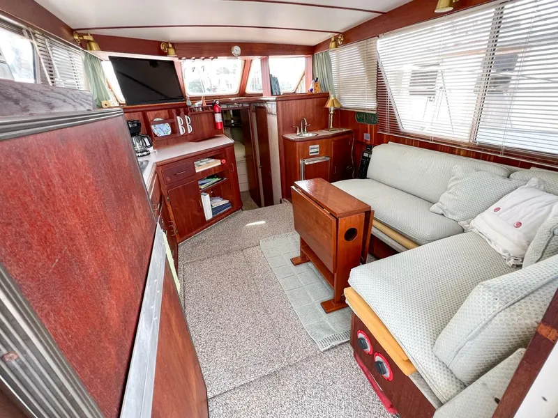 Slide: The Image of Tollycraft 34 Sedan Sport 1987 - 22