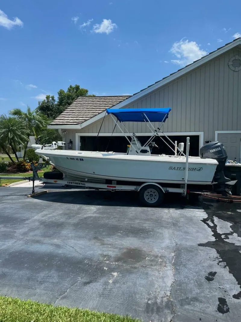 The Image of Sailfish 1900 BB Bay Boat 2009 - 0