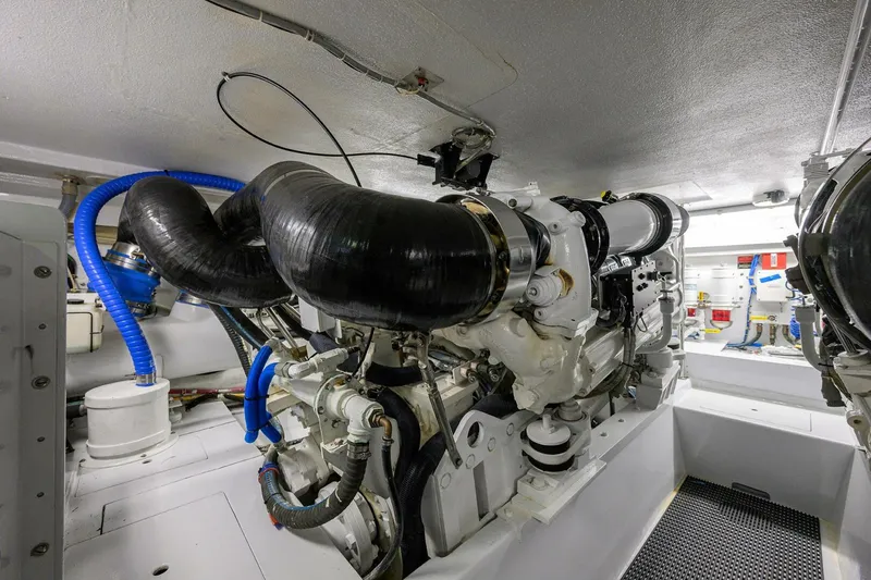 Slide: The Image of Hatteras Convertible 2001 - 63