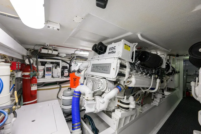 Slide: The Image of Hatteras Convertible 2001 - 70