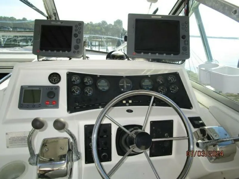 Slide: The Image of Wellcraft 3300 Coastal 1996 - 30