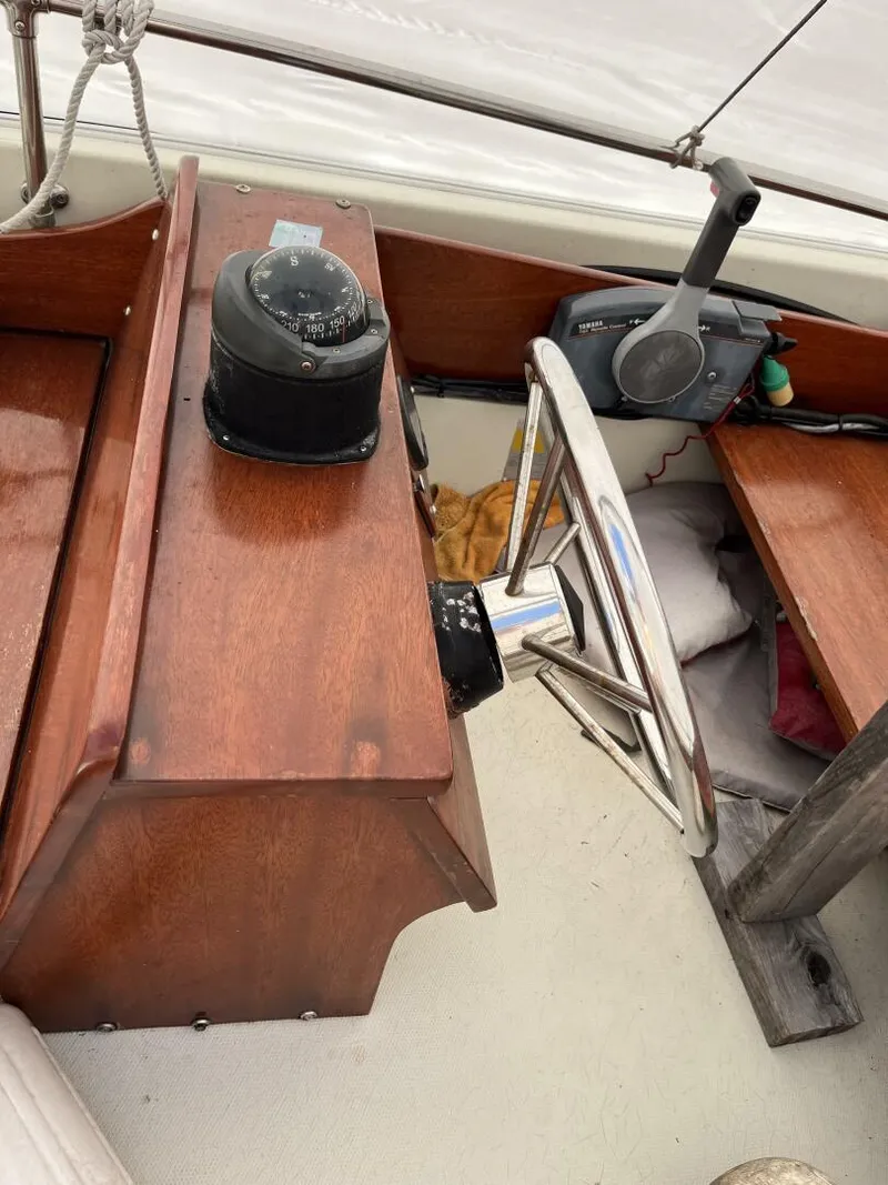 Slide: The Image of Boston Whaler 1985 - 3