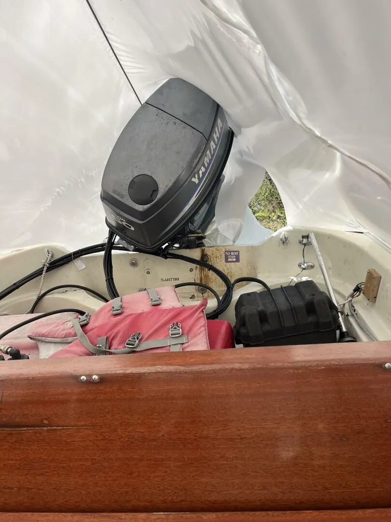 Slide: The Image of Boston Whaler 1985 - 4