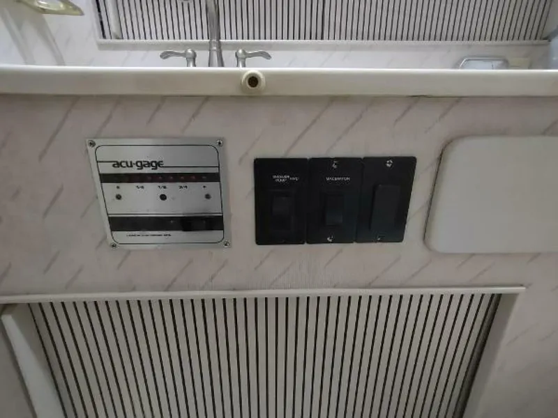 Slide: The Image of Tollycraft 34 Sport Sedan 1988 - 21