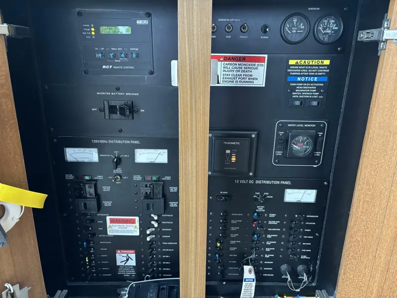 Slide: The Image of Bayliner 3788 Command Bridge 2000 - 8