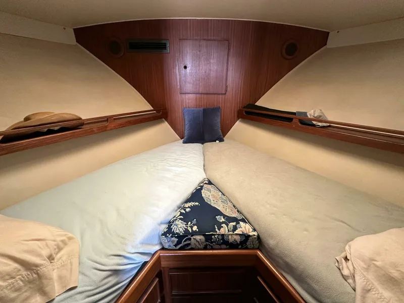 Slide: The Image of Hatteras 36 Convertible 1985 - 6