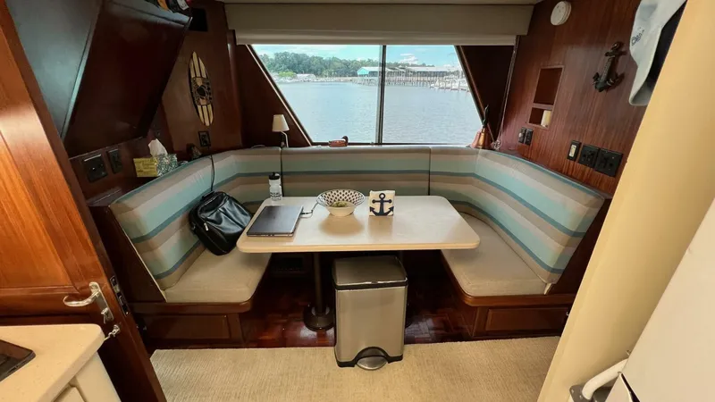 Slide: The Image of Hatteras Motoryacht 1987 - 18