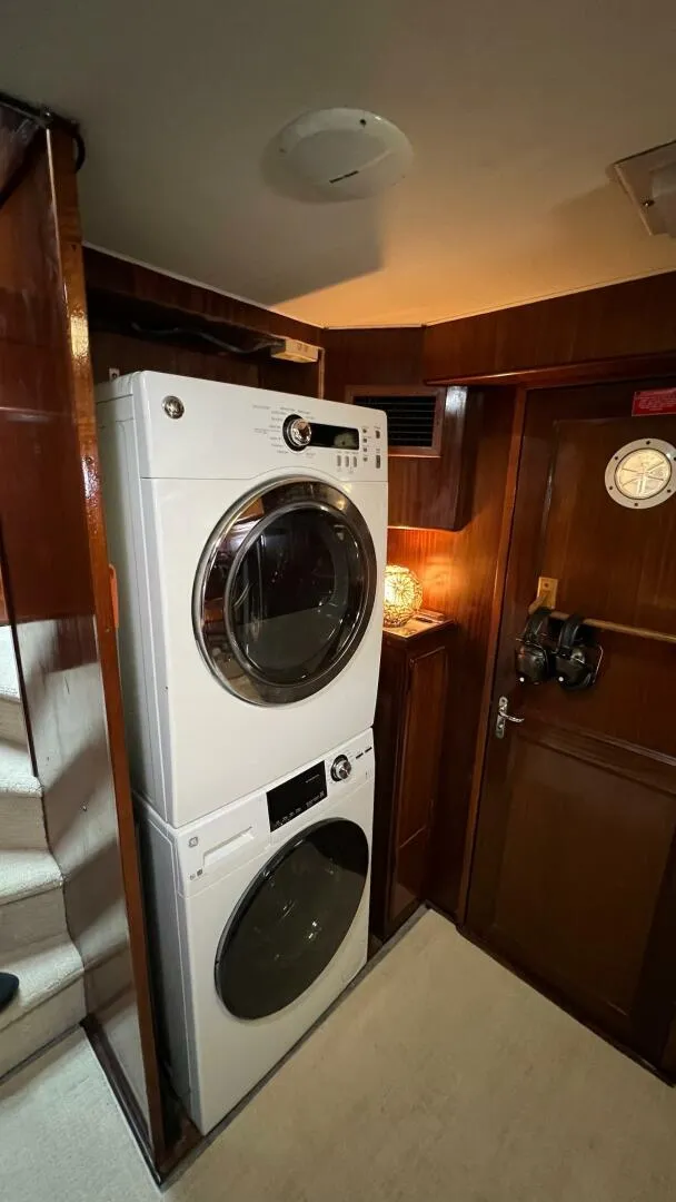 Slide: The Image of Hatteras Motoryacht 1987 - 43