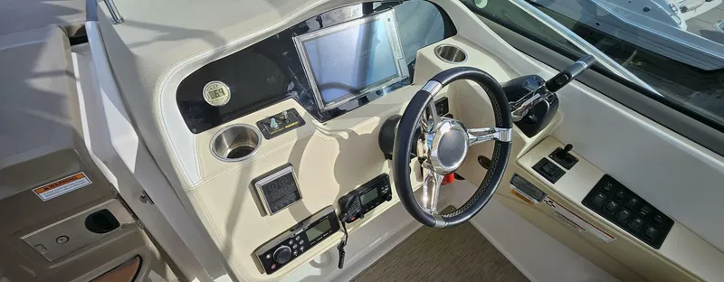 Slide: The Image of Regal 33 XO Express Cruiser Outboard 2018 - 13
