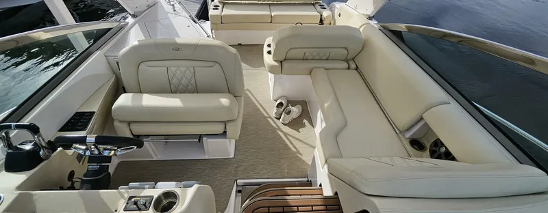 Slide: The Image of Regal 33 XO Express Cruiser Outboard 2018 - 15