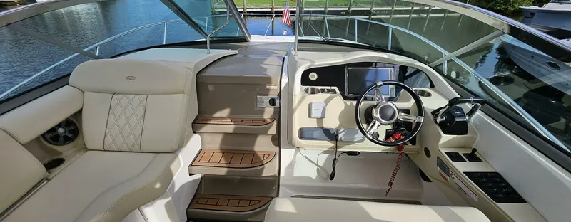 Slide: The Image of Regal 33 XO Express Cruiser Outboard 2018 - 20