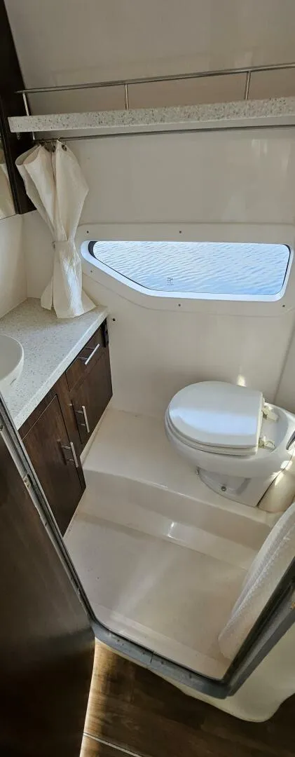 Slide: The Image of Regal 33 XO Express Cruiser Outboard 2018 - 24