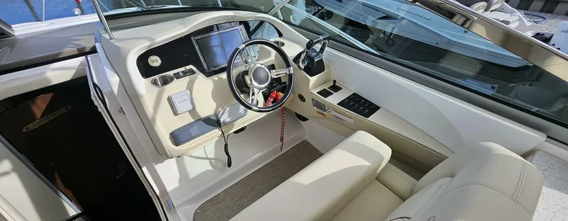 Slide: The Image of Regal 33 XO Express Cruiser Outboard 2018 - 32