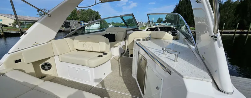 Slide: The Image of Regal 33 XO Express Cruiser Outboard 2018 - 34