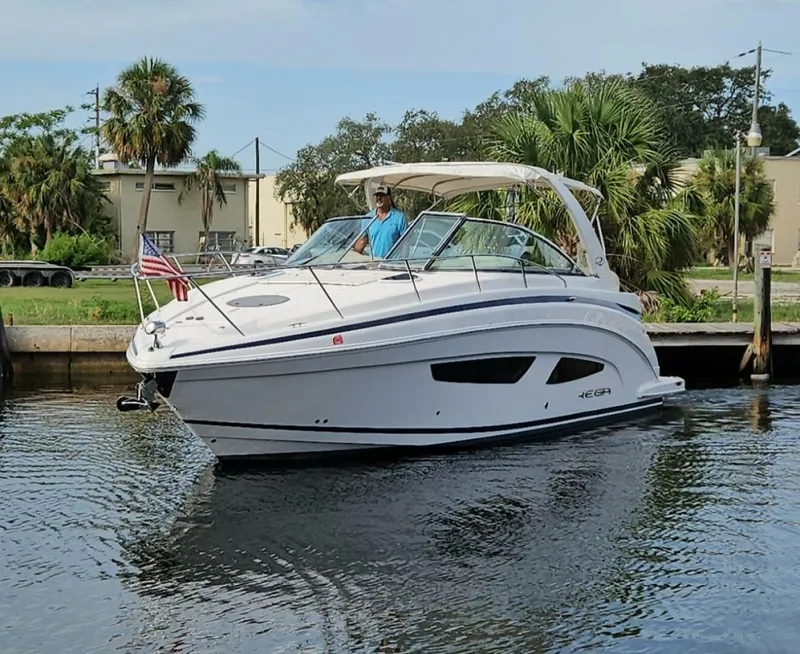 Slide: The Image of Regal 33 XO Express Cruiser Outboard 2018 - 6