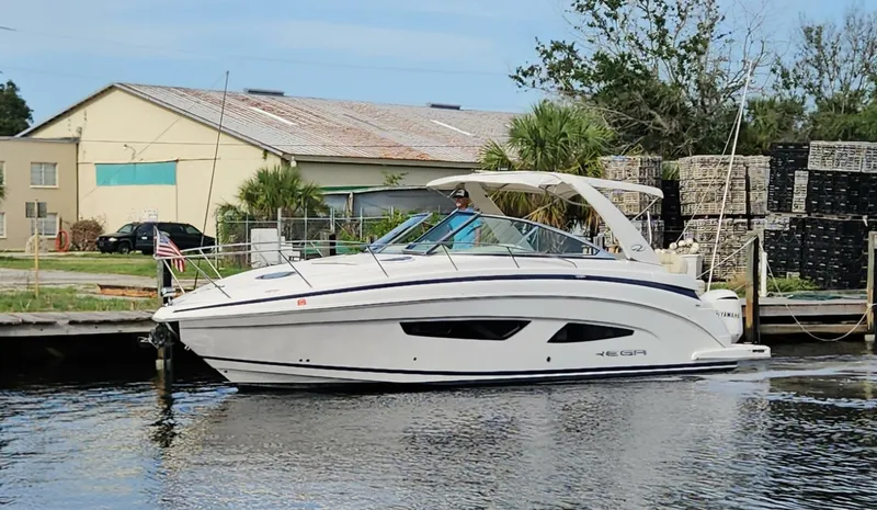 Slide: The Image of Regal 33 XO Express Cruiser Outboard 2018 - 7