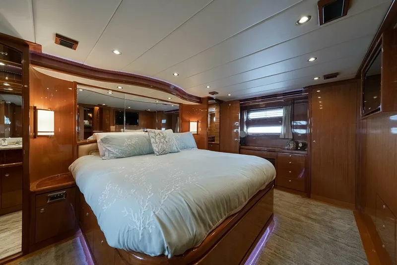 Slide: The Image of Hampton Motor Yacht 2013 - 18