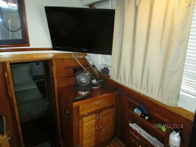 Slide: The Image of Mainship 40DC 1984 - 39