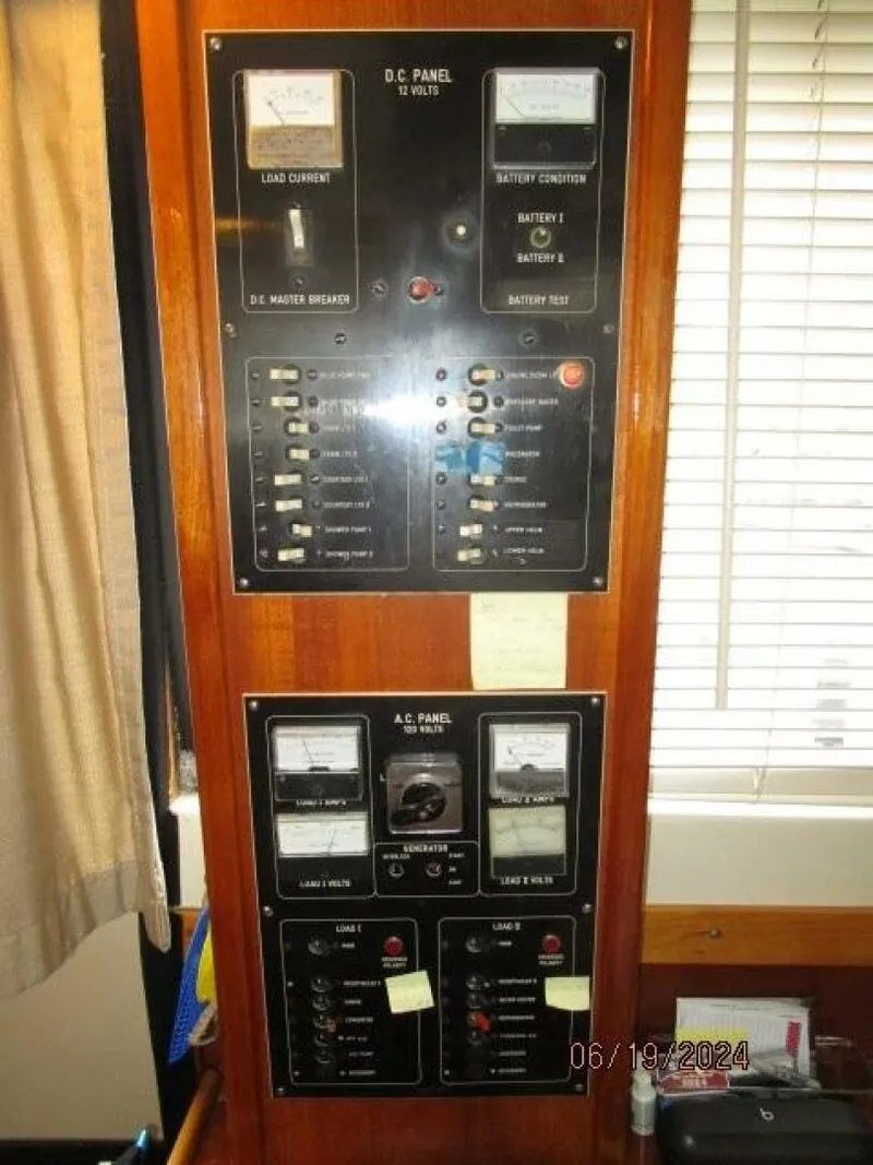 Slide: The Image of Mainship 40DC 1984 - 63