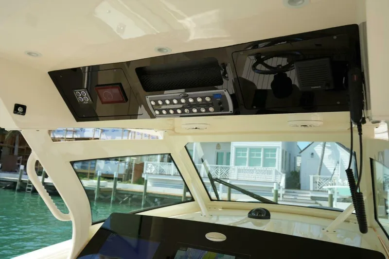 Slide: The Image of Scout 380 LXF 2022 - 15