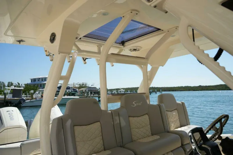 Slide: The Image of Scout 380 LXF 2022 - 16