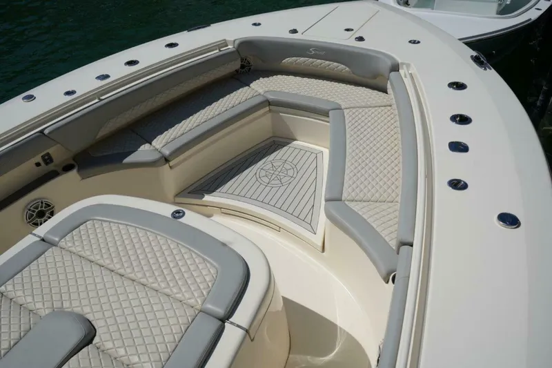 Slide: The Image of Scout 380 LXF 2022 - 2