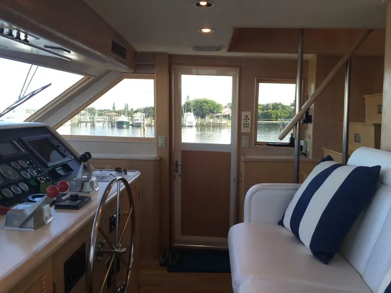 Slide: The Image of Hatteras 70 Cockpit Motor Yacht 1994 - 27