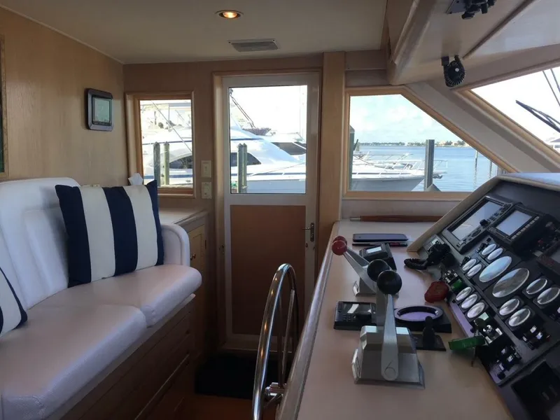 Slide: The Image of Hatteras 70 Cockpit Motor Yacht 1994 - 28