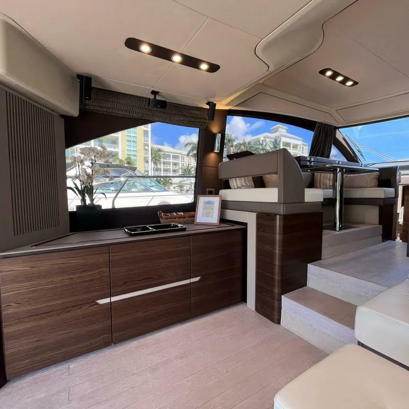 Slide: The Image of Azimut 50 fly 2015 - 10