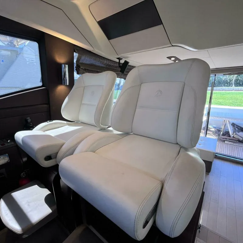 Slide: The Image of Azimut 50 fly 2015 - 15