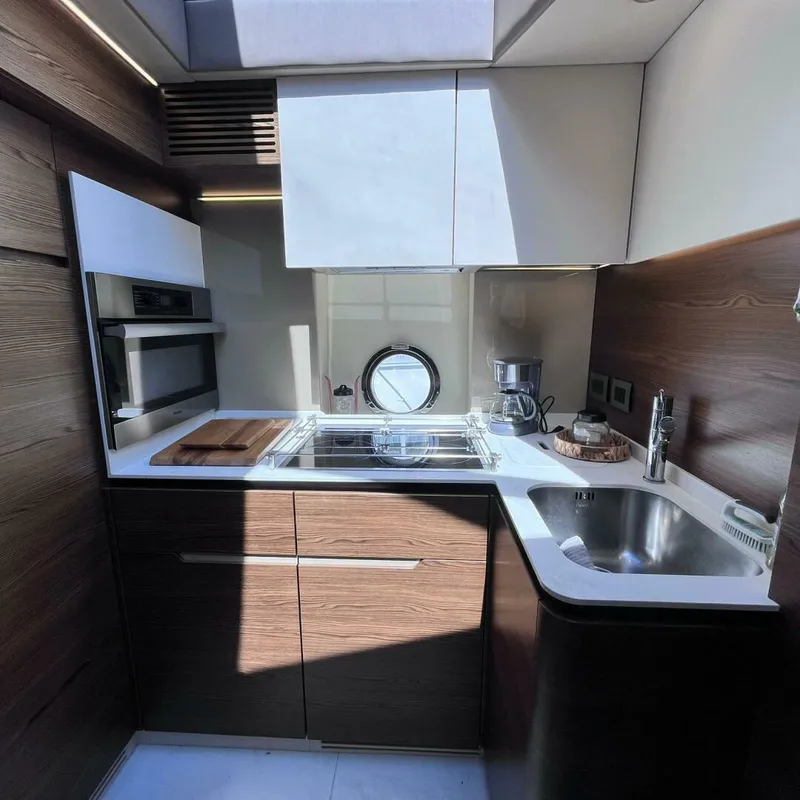 Slide: The Image of Azimut 50 fly 2015 - 18