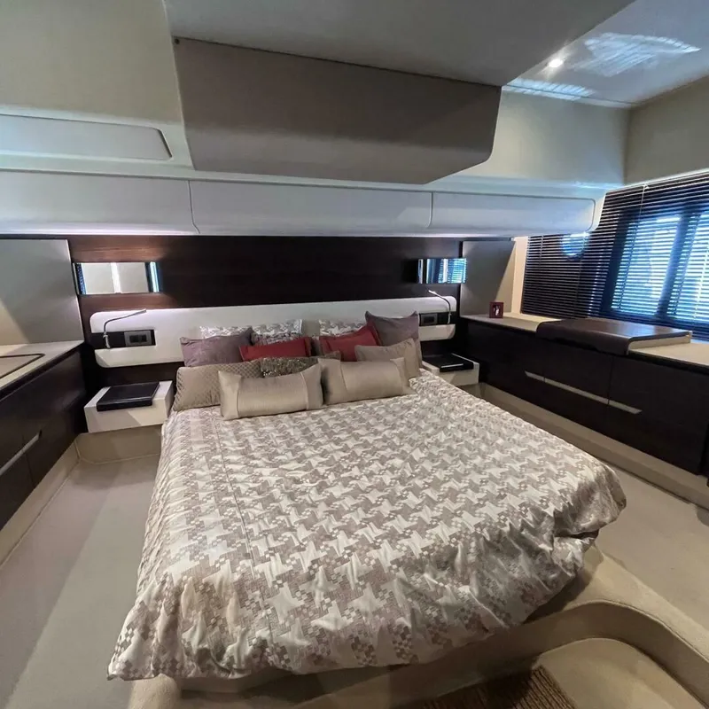 Slide: The Image of Azimut 50 fly 2015 - 19