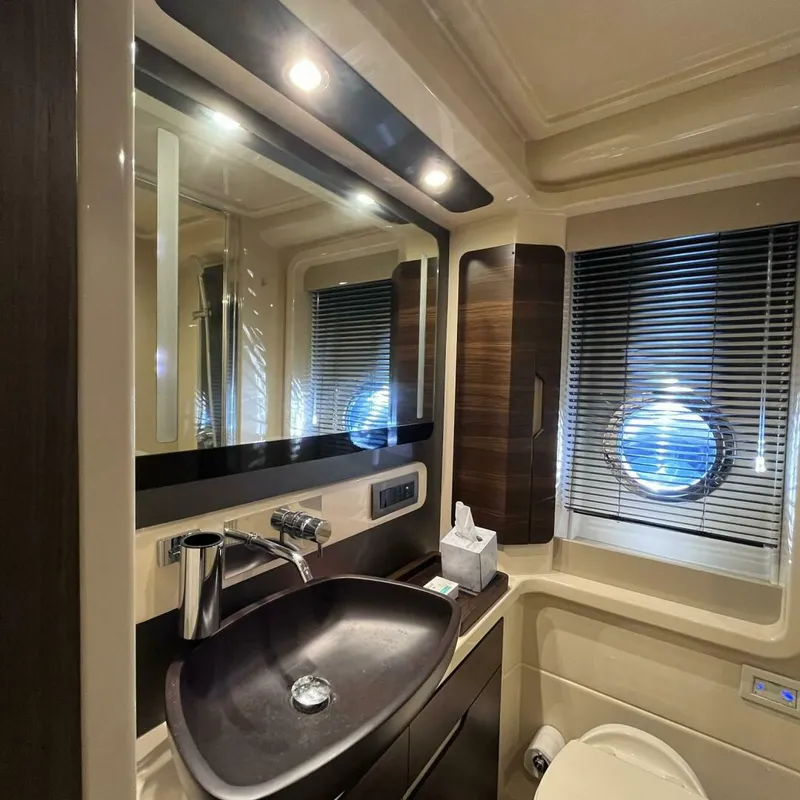 Slide: The Image of Azimut 50 fly 2015 - 22