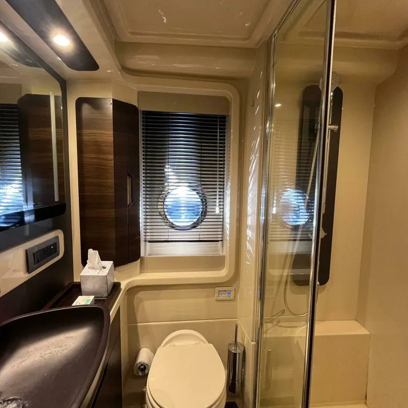 Slide: The Image of Azimut 50 fly 2015 - 23