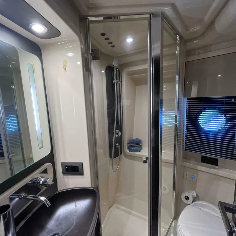 Slide: The Image of Azimut 50 fly 2015 - 25