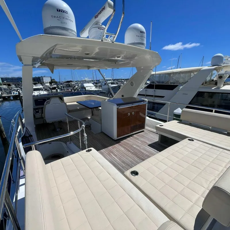 Slide: The Image of Azimut 50 fly 2015 - 26