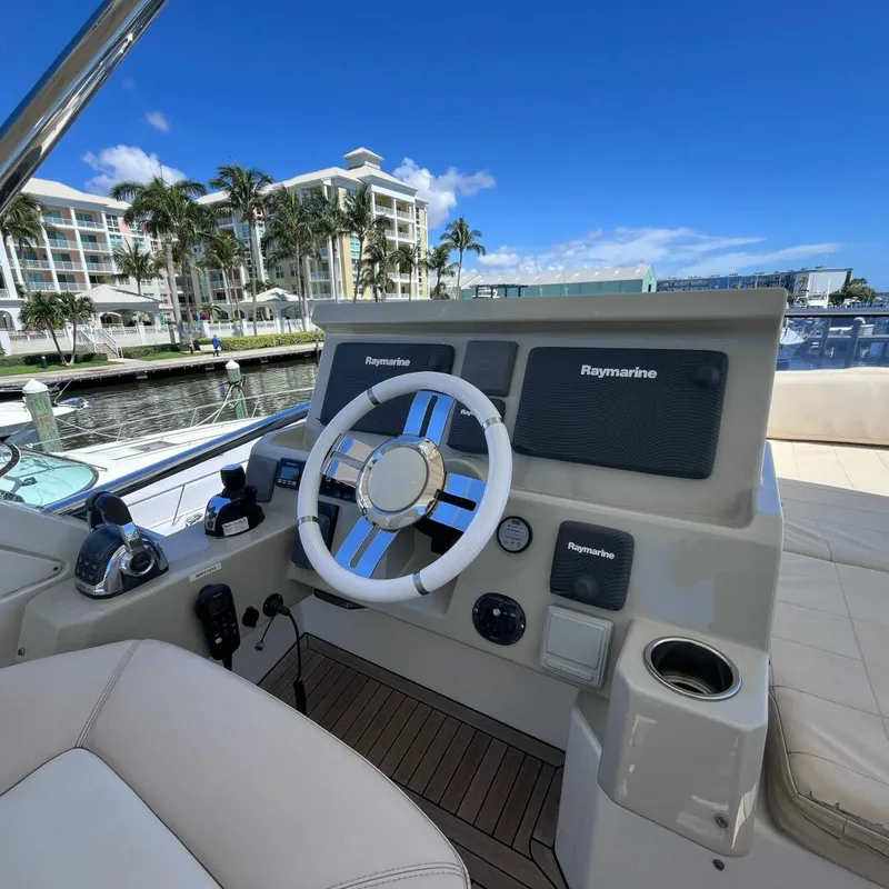 Slide: The Image of Azimut 50 fly 2015 - 30