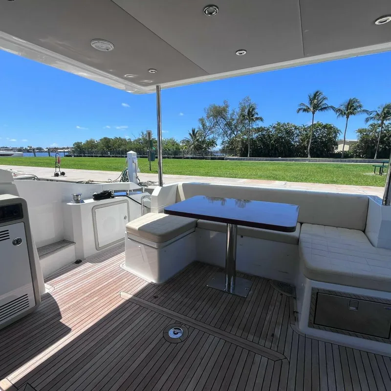 Slide: The Image of Azimut 50 fly 2015 - 33