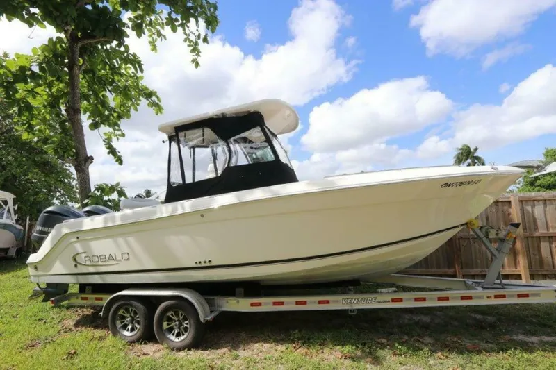 Slide: The Image of Robalo R260 Center Console 2017 - 10