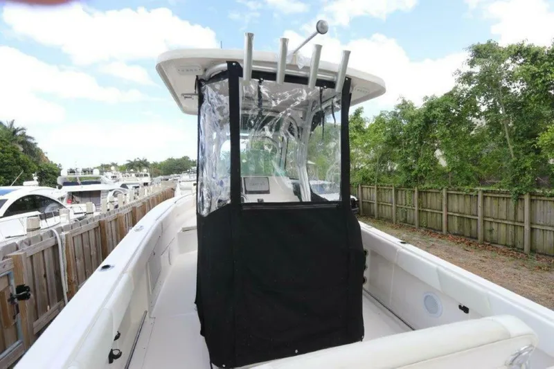 Slide: The Image of Robalo R260 Center Console 2017 - 14