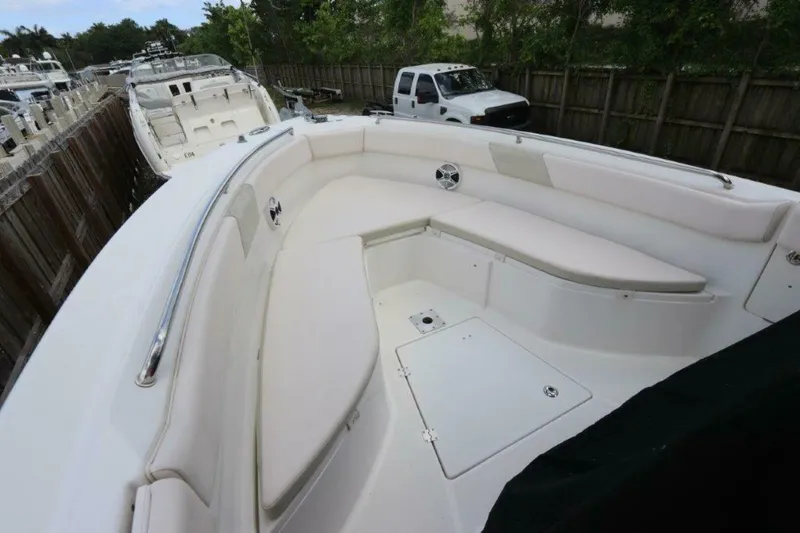 Slide: The Image of Robalo R260 Center Console 2017 - 16