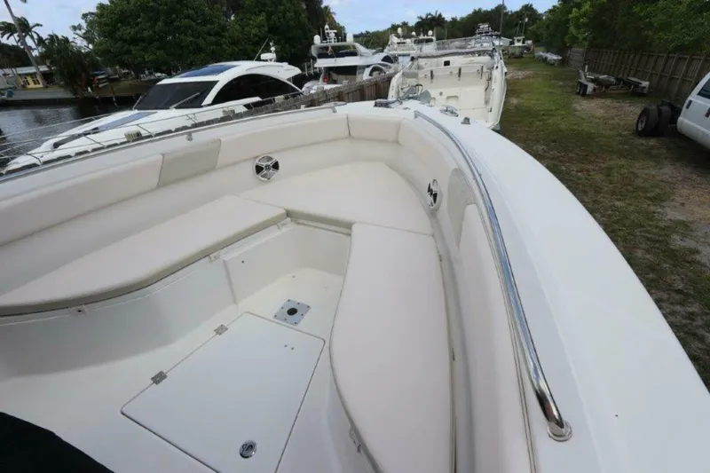 Slide: The Image of Robalo R260 Center Console 2017 - 17