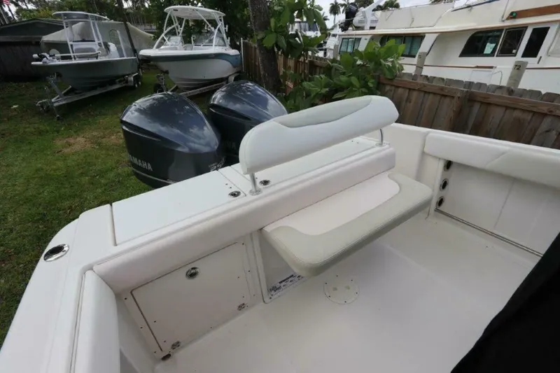 Slide: The Image of Robalo R260 Center Console 2017 - 28