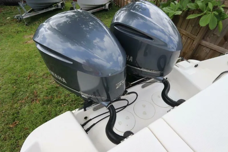 Slide: The Image of Robalo R260 Center Console 2017 - 29